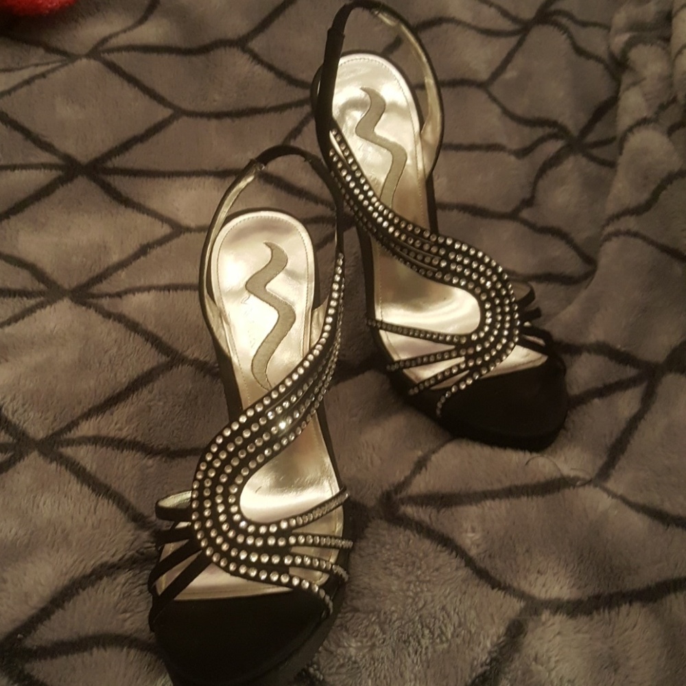 Black and diamond detailed heels